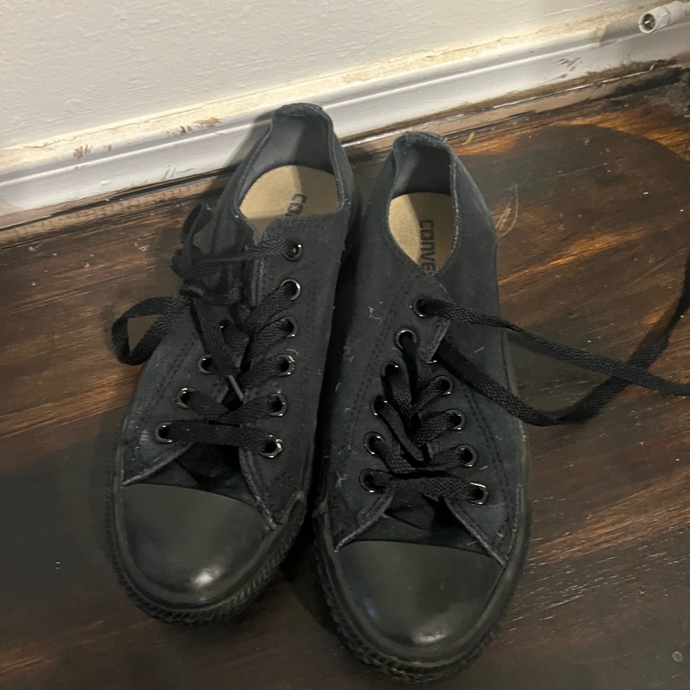 Black converse womens 8.